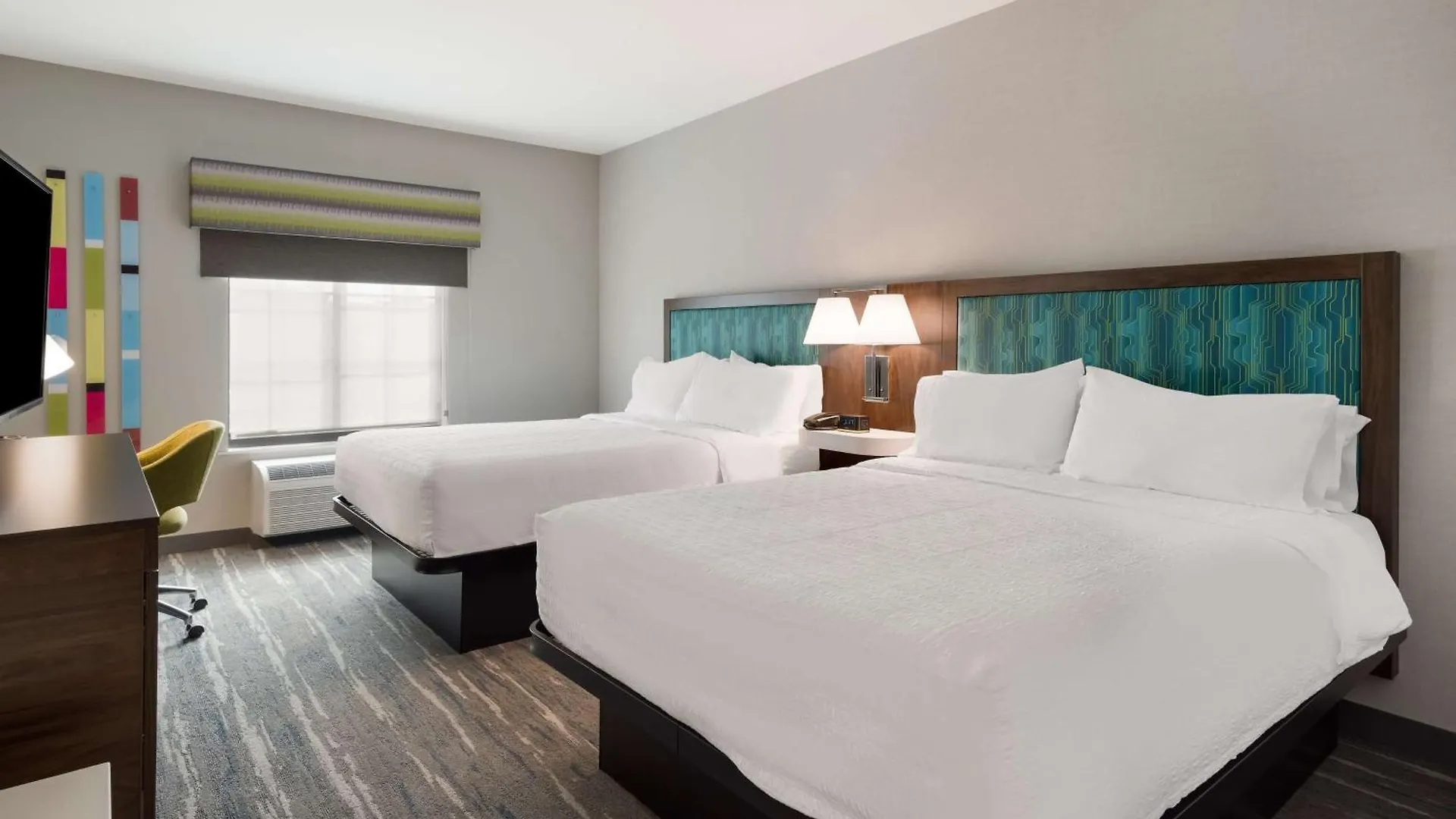 Hampton Inn Concord 3*,