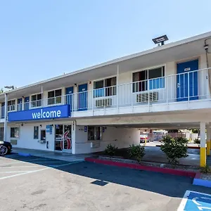 2* Hotel 6 Sacramento, Ca - Downtown